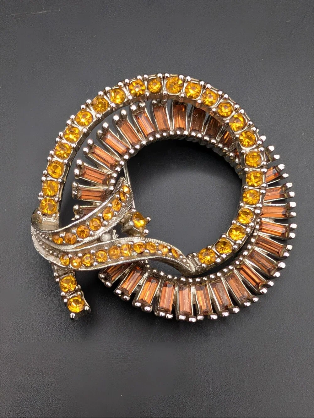 Vintage Unsigned Topaz Baguette Chaton Rhinestone 3D Wreath Ribbon Pin